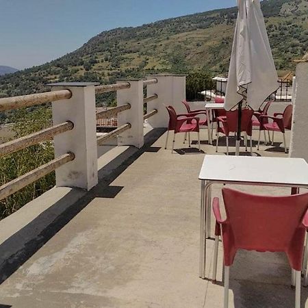 Hostal El Cascapenas De La Alpujarra Capileira Exterior photo