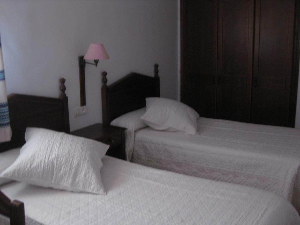 Hostal El Cascapenas De La Alpujarra Capileira Room photo